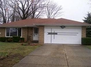 6021 Northview Dr, Seven Hills, OH
