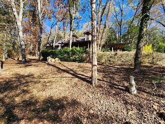 2nd image of 1115 Bear Creek Pike