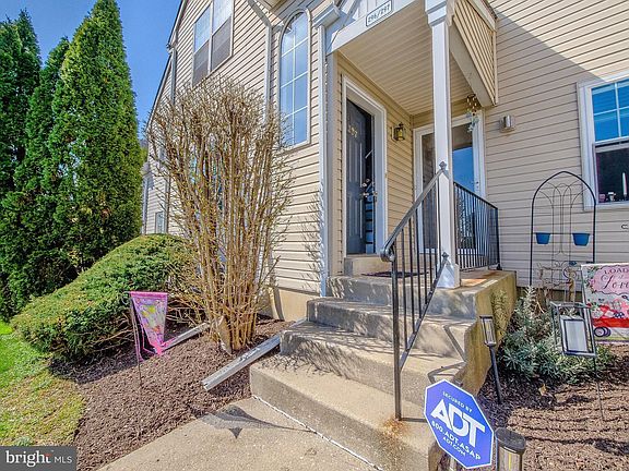 4th image of 297 Wexford Ct