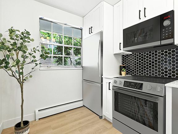 5th image of 140 S Clarkson St #304