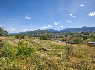 695 Suncrest Rd, Talent, OR 97540