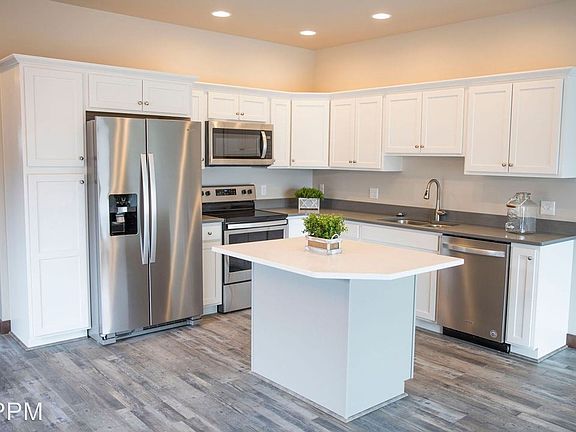2nd image of 1601 Westwood Cir #B