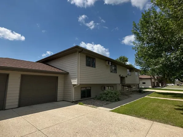 1319 32nd Ave SW, 1319 32nd Ave SW #3, Minot, ND 58701