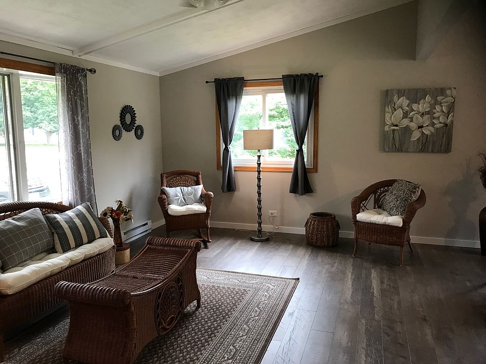 living room 15'x20.5'
