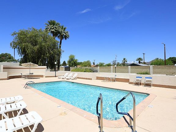 4th image of 610 E Royal Palm Sq S