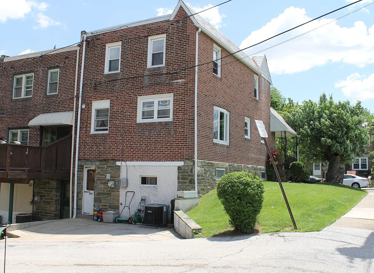 3 bed, 1248 sqft, $2,300 — Photo 2