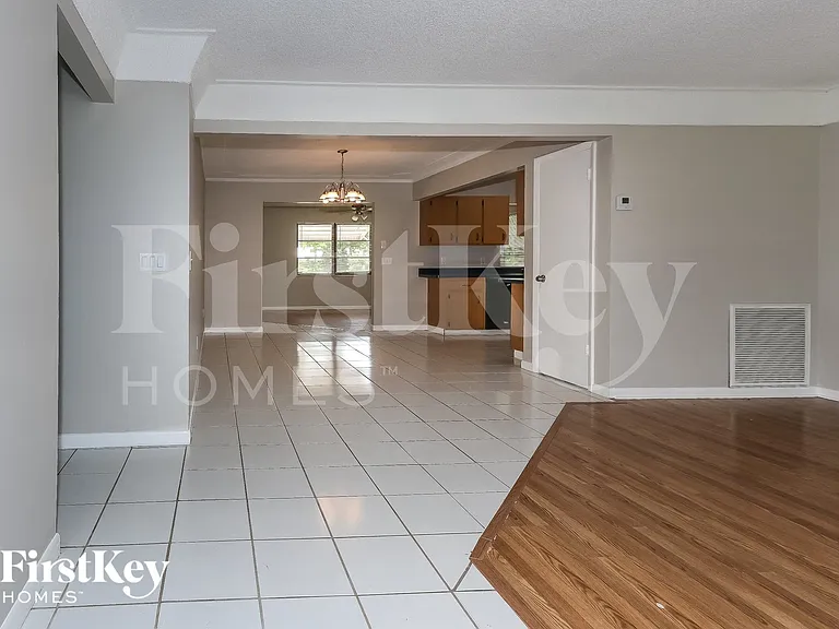 873 SW Curtis St — Photo 5