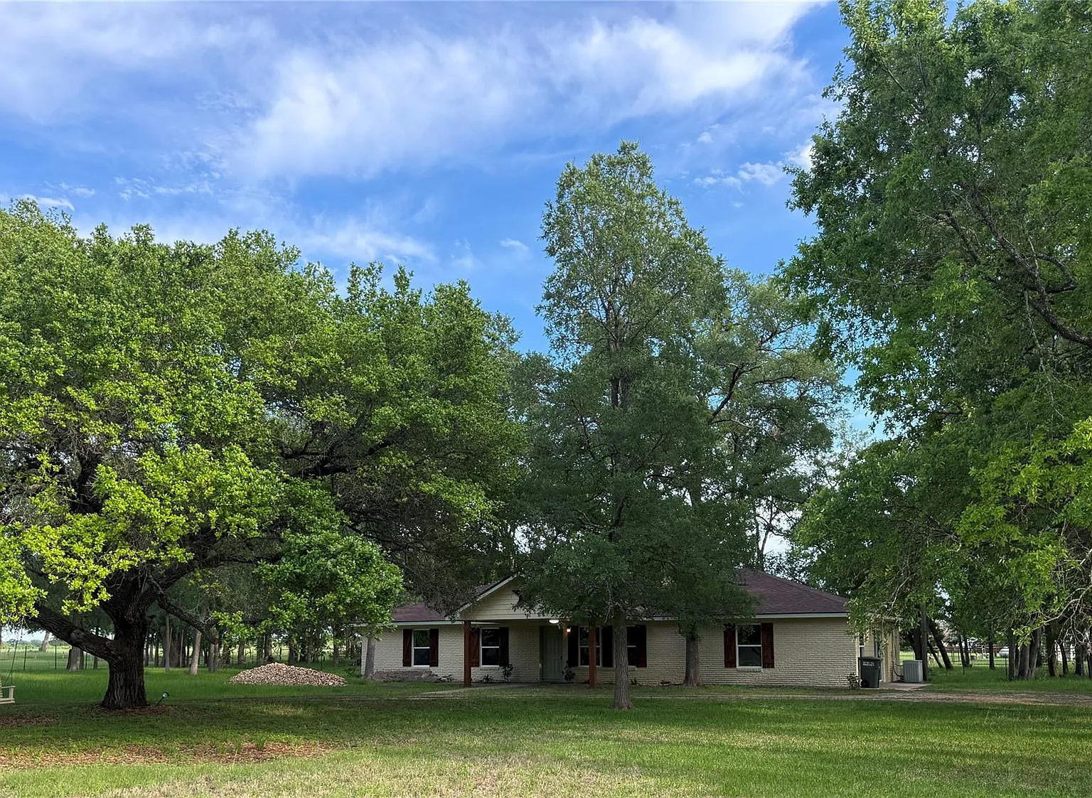 4 bed, 3.0 bath, 2430 sqft, $7,000 — Photo 1