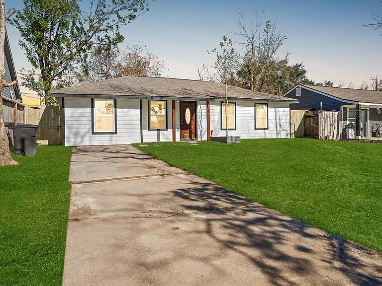 5123 Ridgeway Dr — Photo 1