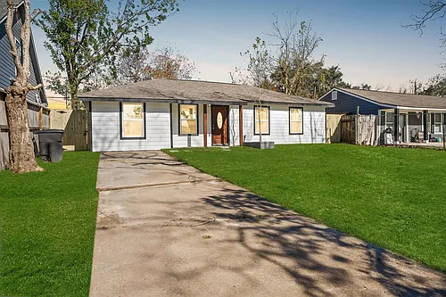 5123 Ridgeway Dr Photo 1