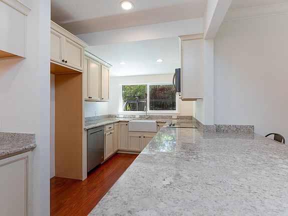 5th image of 1301 Chateau Place
