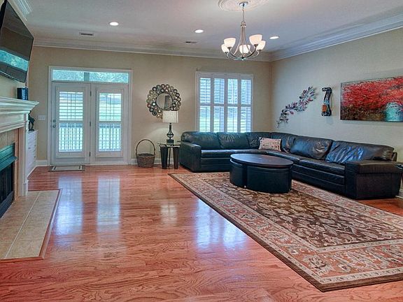4th image of 160 Waterford Cir