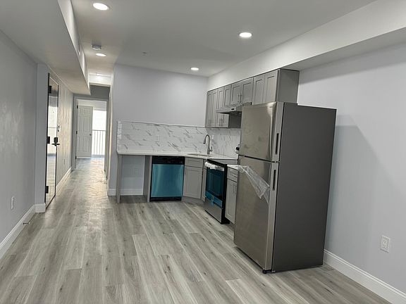 2nd image of 515 Washington Ave #2