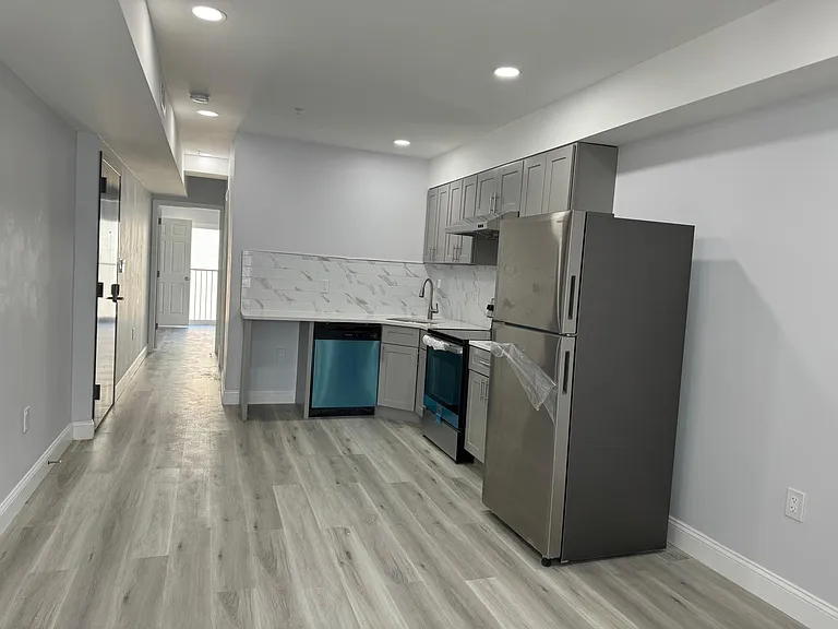515 Washington Ave #2 — Photo 2
