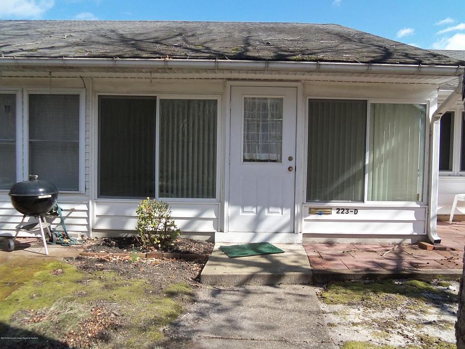 1st image of 223D Buckingham Ct #100D