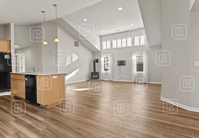 2211 N Oakland Ln — Photo 13