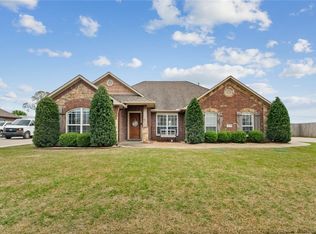 2001 Sandpiper Ave, Lowell, AR 72745