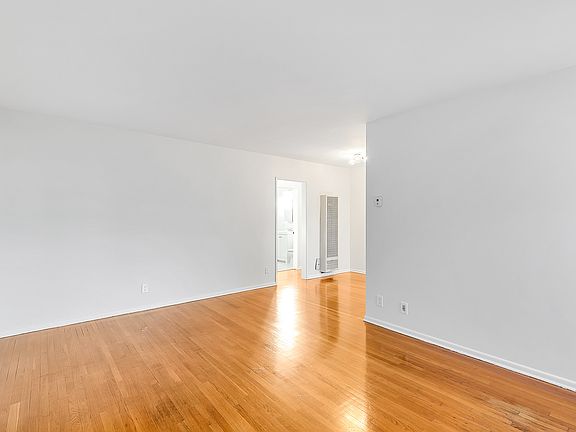 4th image of 2033 Euclid St APT 11