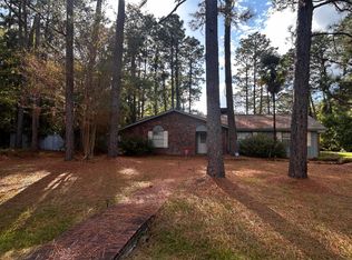 1143 Lake Estates Dr N, Hattiesburg, MS 39402