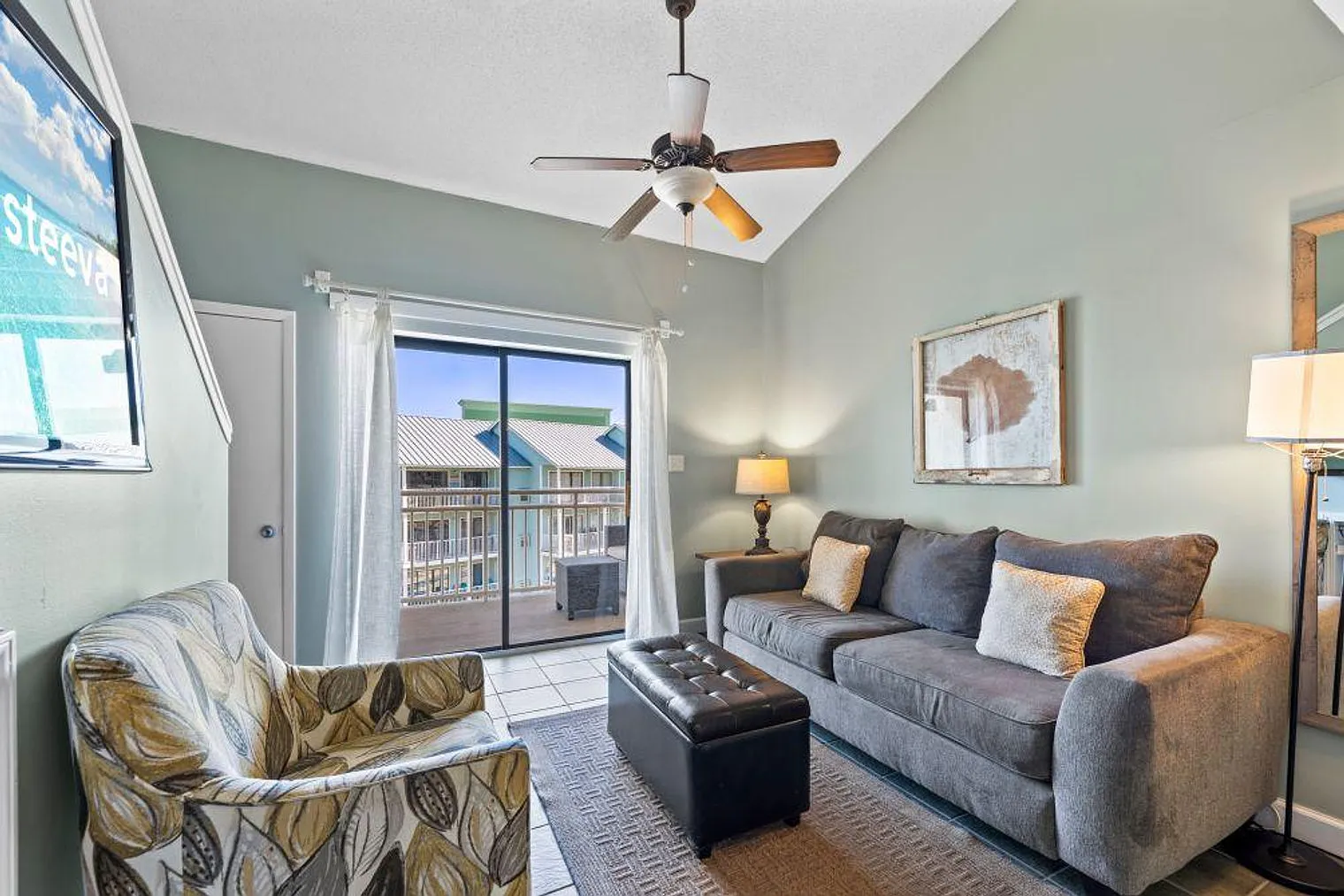 1 bed, 2.0 bath, 742 sqft, $2,520 — Photo 3