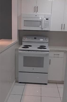 5th image of 101 SE 6th Ave APT 3