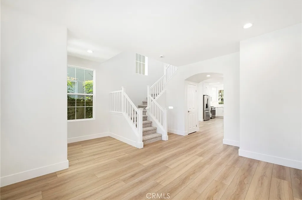 3 bed, 2.5 bath, 1861 sqft, $5,998 — Photo 3