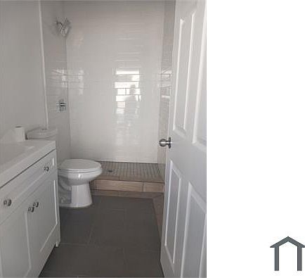 4th image of 1516 W Florence Ave #3