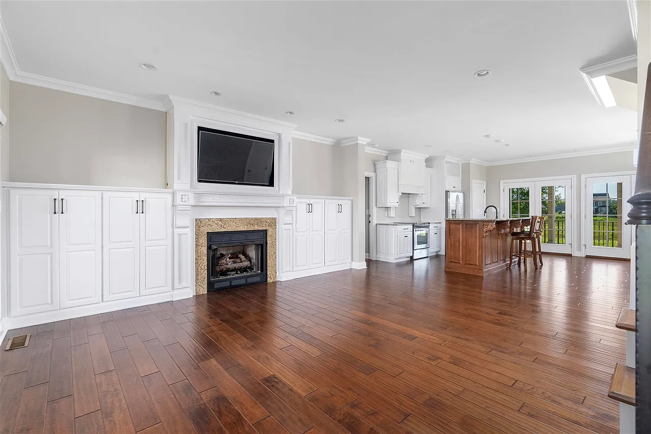 3 bed, 1906 sqft, $2,550 — Photo 4