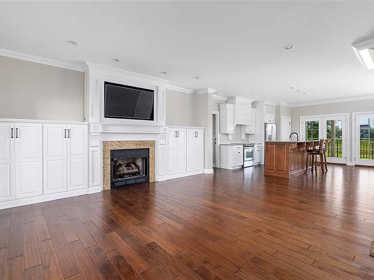 358 Club Ct — Photo 4