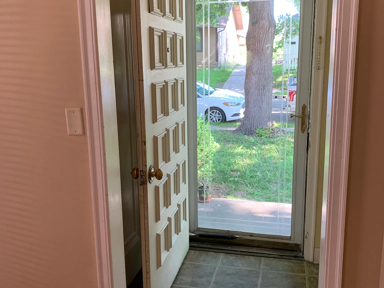 2 bed, $1,050 — Photo 2