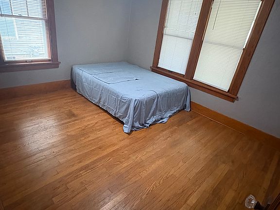 3rd image of 812 6th St