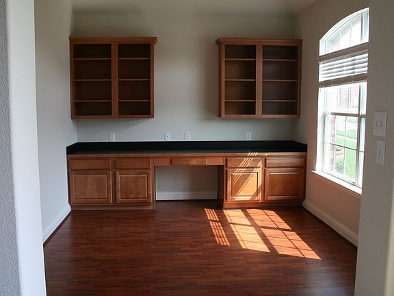 Study/Office room with built in.