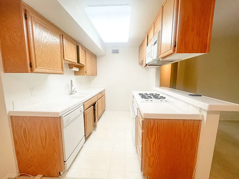 4501 Cedros Ave #117 — Photo 8