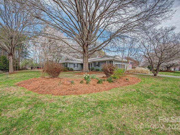 5th image of 400 Woodbriar Trl