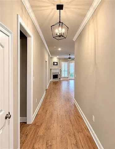 3 bed, 2.0 bath, 1570 sqft, $2,200 — Photo 2