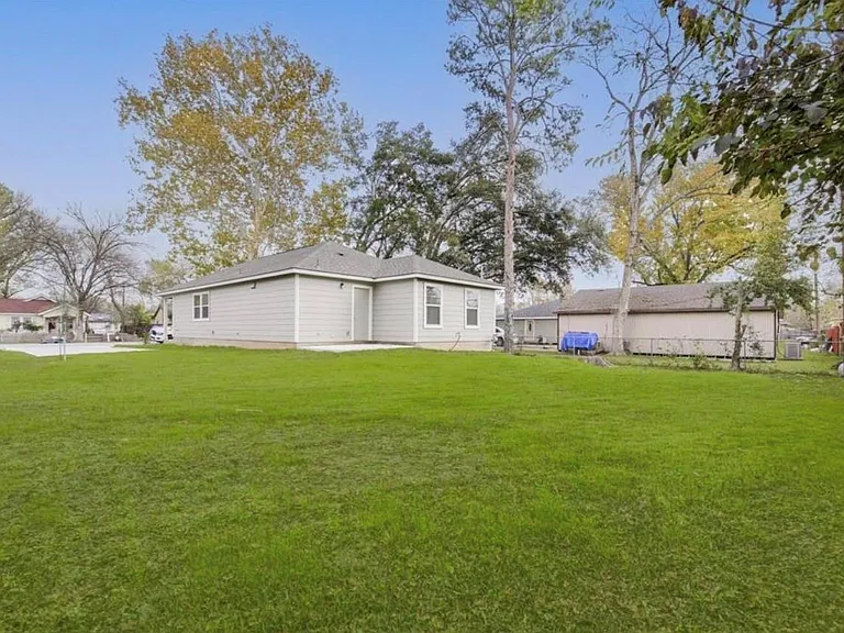 5824 Glen Lee Dr — Photo 14