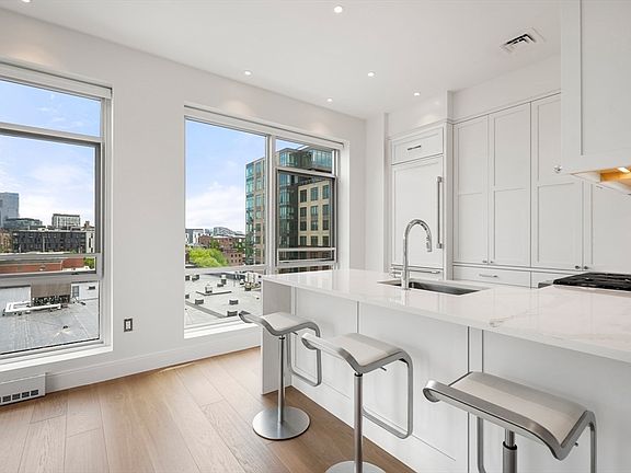 5th image of 700 Harrison Ave Unit 610
