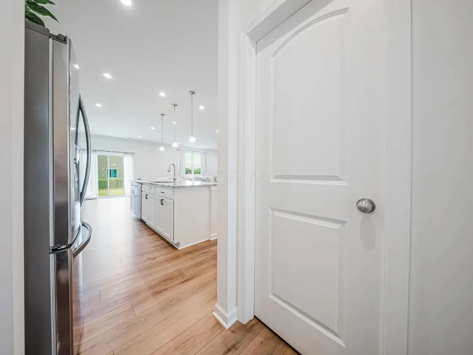 4 bed, 3020 sqft, $3,550 — Photo 2