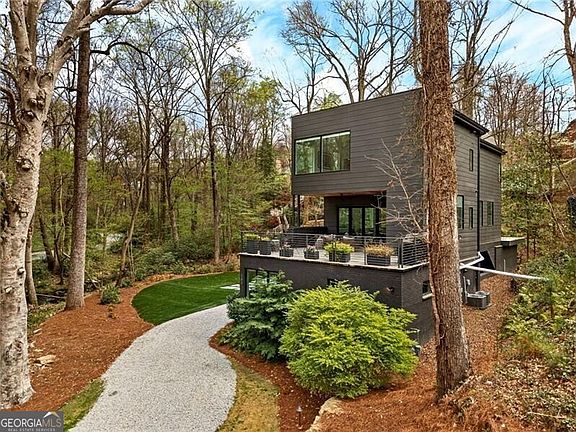 2nd image of 585 Mountain Way NE