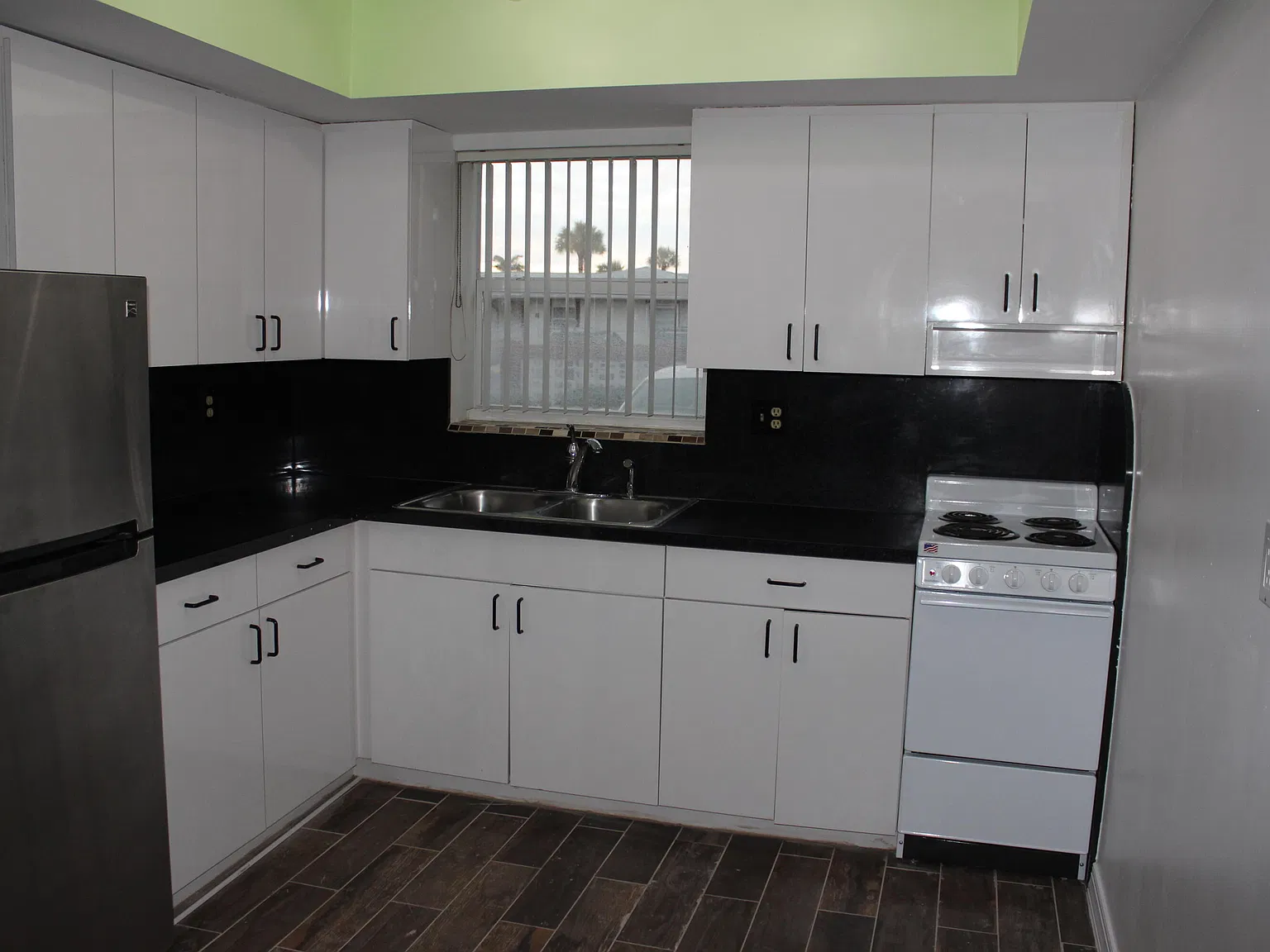 1 bed, 1.5 bath, 662 sqft, $1,490 — Photo 3