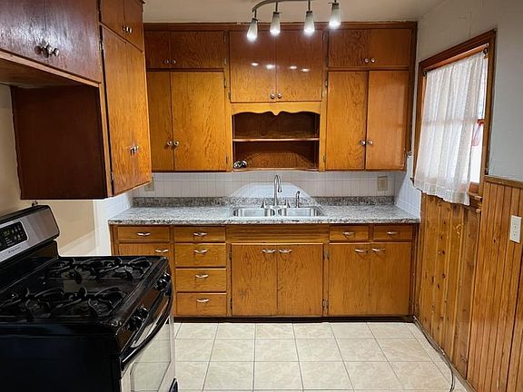 5th image of 2117 Coffee St