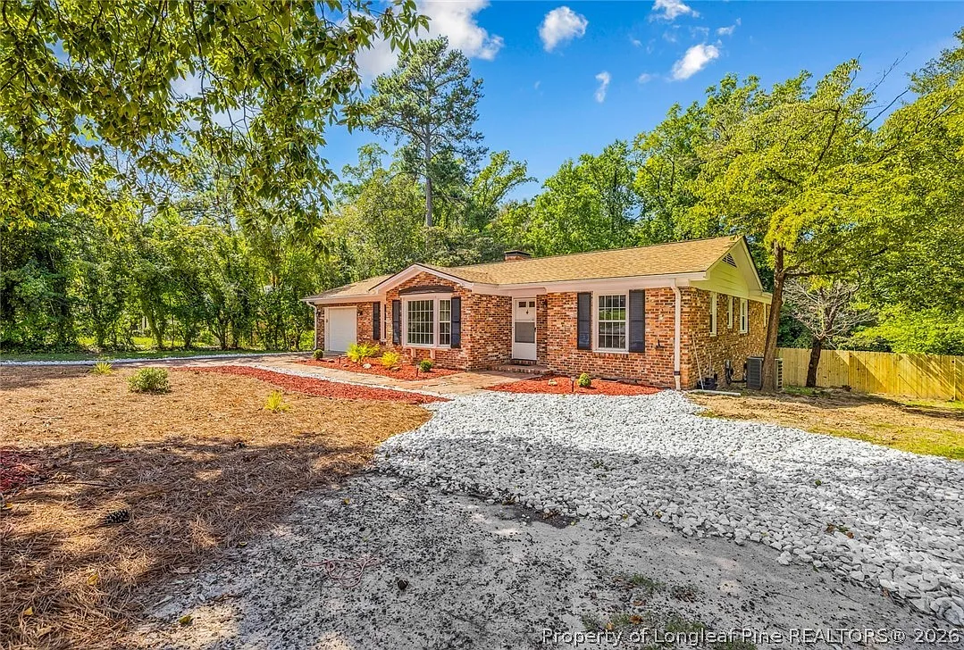 3 bed, 2.0 bath, 1601 sqft, $1,950 — Photo 4