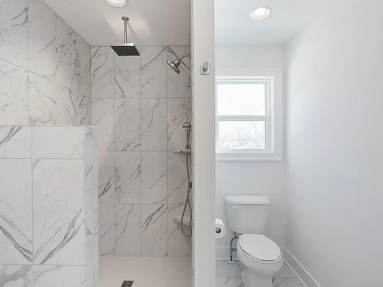 904 N Maple St — Photo 32
