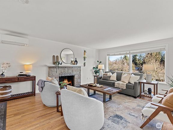 3rd image of 16327 Densmore Avenue N