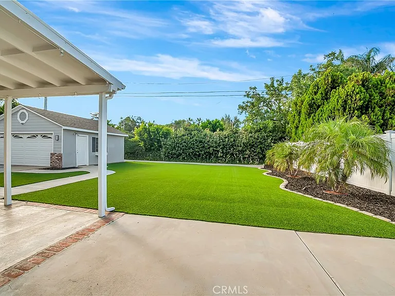 22907 Leonora Dr — Photo 40