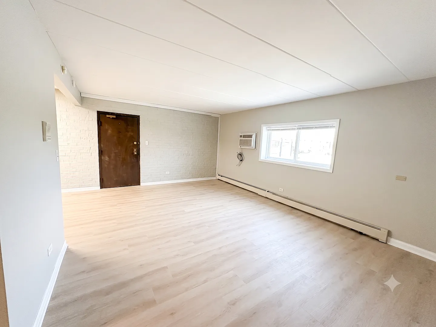 124 E Bailey Rd — Photo 3