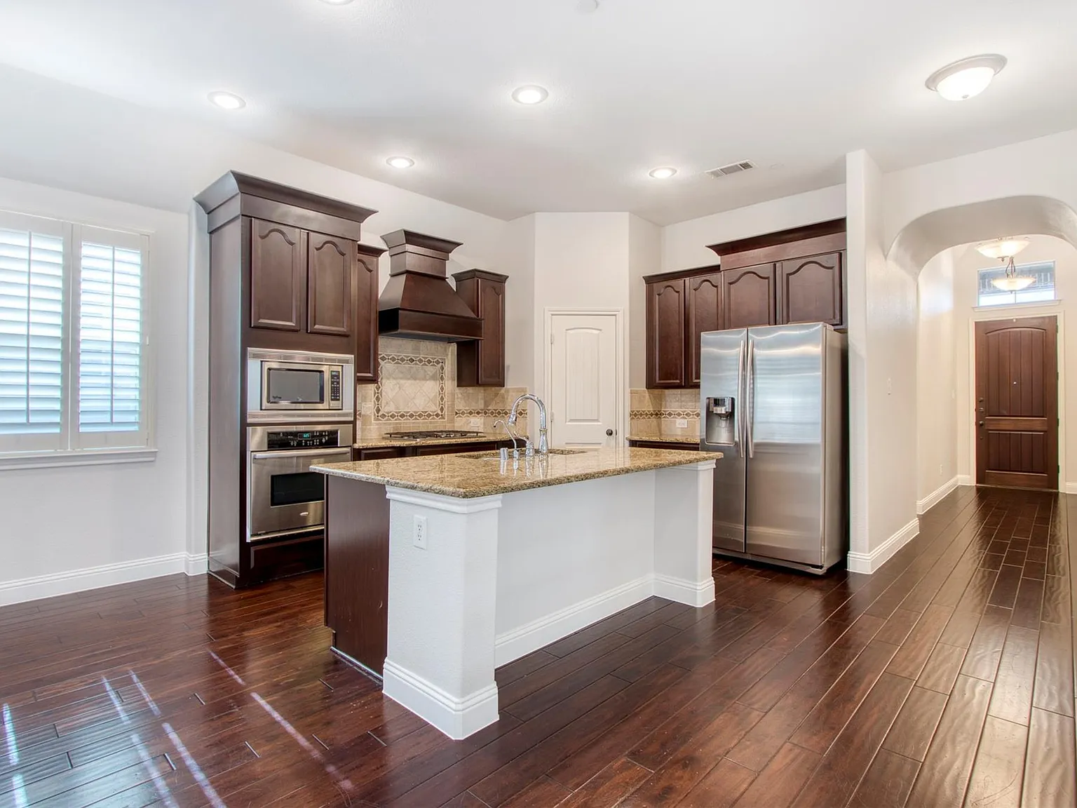 2 bed, 1814 sqft, $3,200 — Photo 2