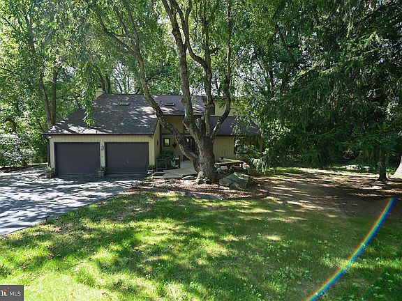 3rd image of 361 Brookwood Dr