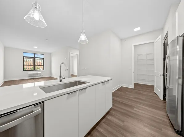 121 34th Street 317 image 1 of 32