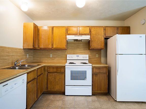 4th image of 308 Manuel Dr APT D